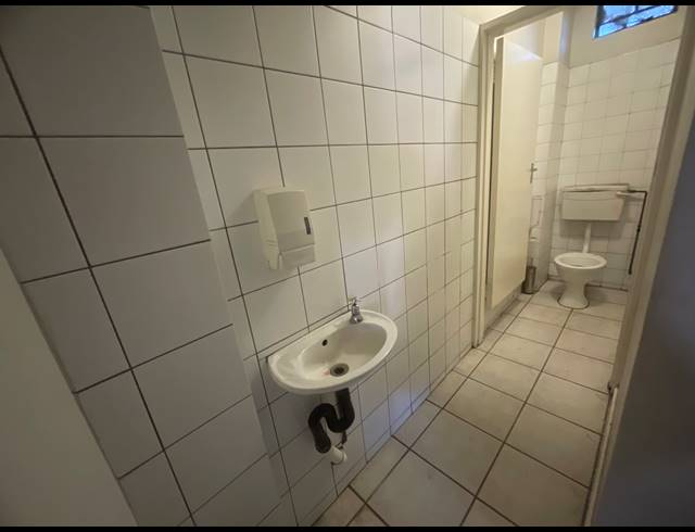 260M² BUSINESS TO LET IN CONGELLA